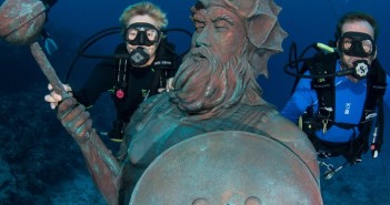 Nancy and Jay Easterbrook welcome the Guardian of the Reef to his new home at Northwest Point. One dollar from every dive on the site will go toward ocean conservation education. Photo courtesy Divetech