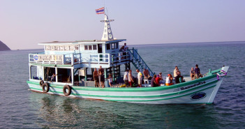 Chaloklum Diving Koh Phangan Dive Boat to Sail Rock