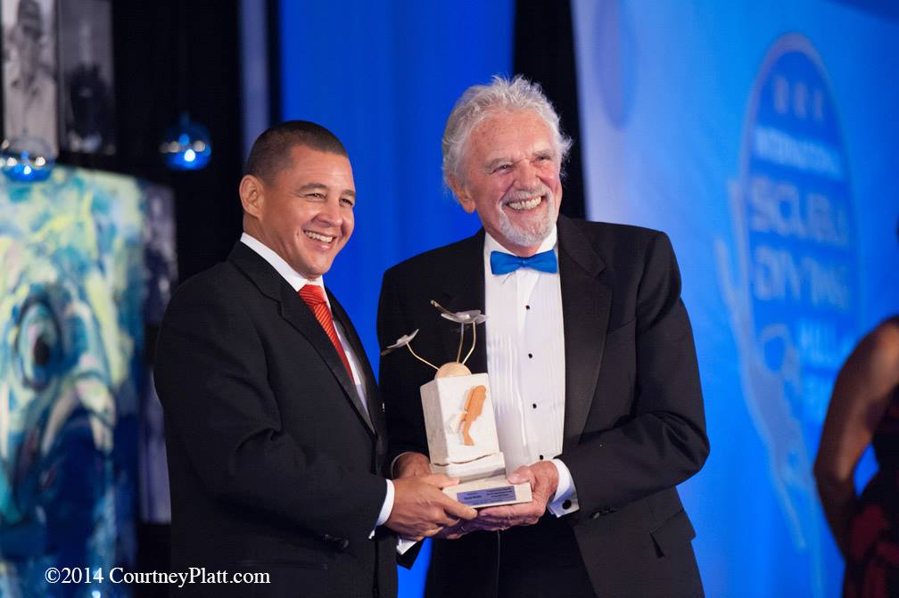 Cayman Islands Ministry of Tourism Counsellor Joey Hews (L) with International Scuba Diving Hall of Fame inductee Chuck Nicklin. Photo Courtesy Courtney Platt.