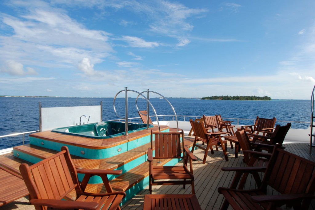 0715 Orion deck and Jacuzzi