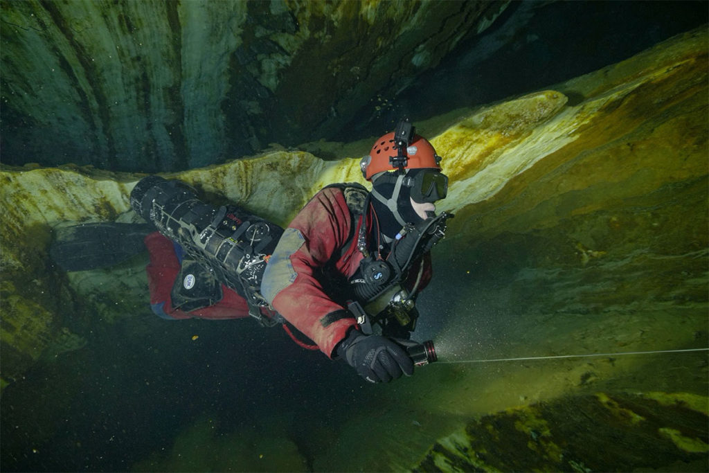 Czech scientists and divers create a 3D model of the flooded Chynov Cave