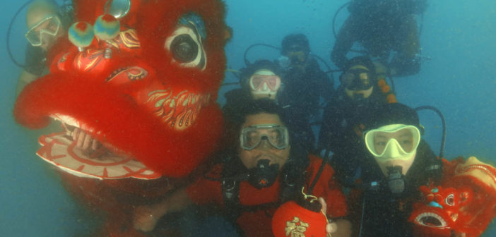 Poni Divers Perform Groundbreaking Underwater Lion Dance at Open Sea