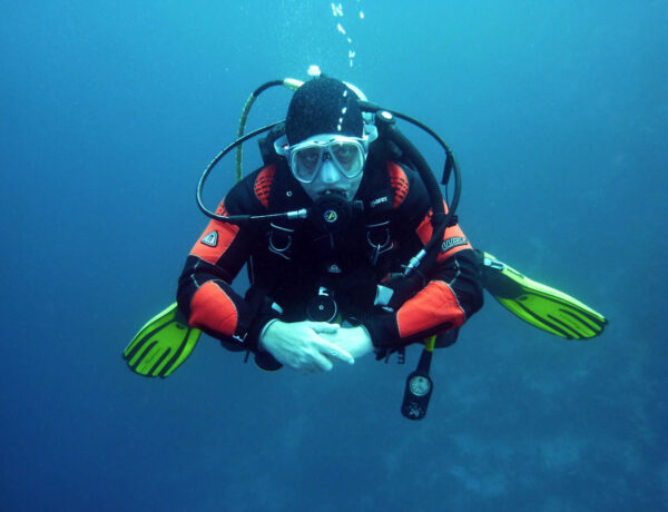 How Do I Find a Job Related to Scuba Diving?