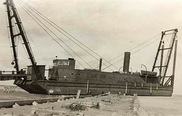 Port Nelson Dredge