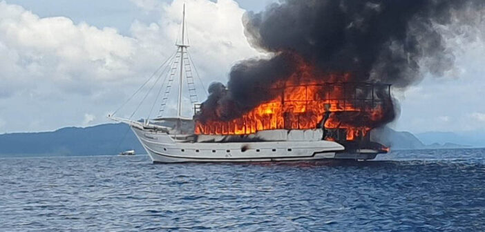 M.Y. Oceanic Sinks After Engine Room Fire