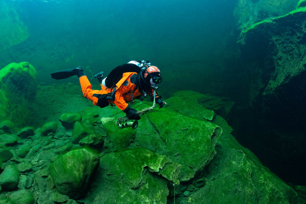 Diving into the Plura Cave Northern Norway. Photo Pekka Tuuri