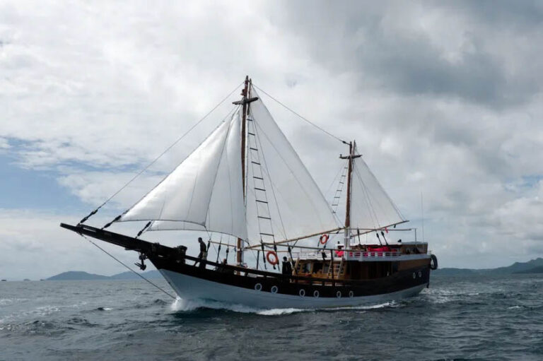 What Divers Say: Akomo Isseki Liveaboard, Indonesia Akomo Isseki Liveaboard, Indonesia