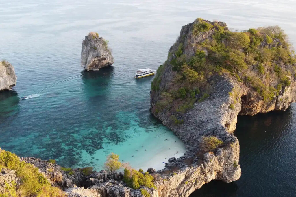 Bunmee 4 Liveaboard, Thailand