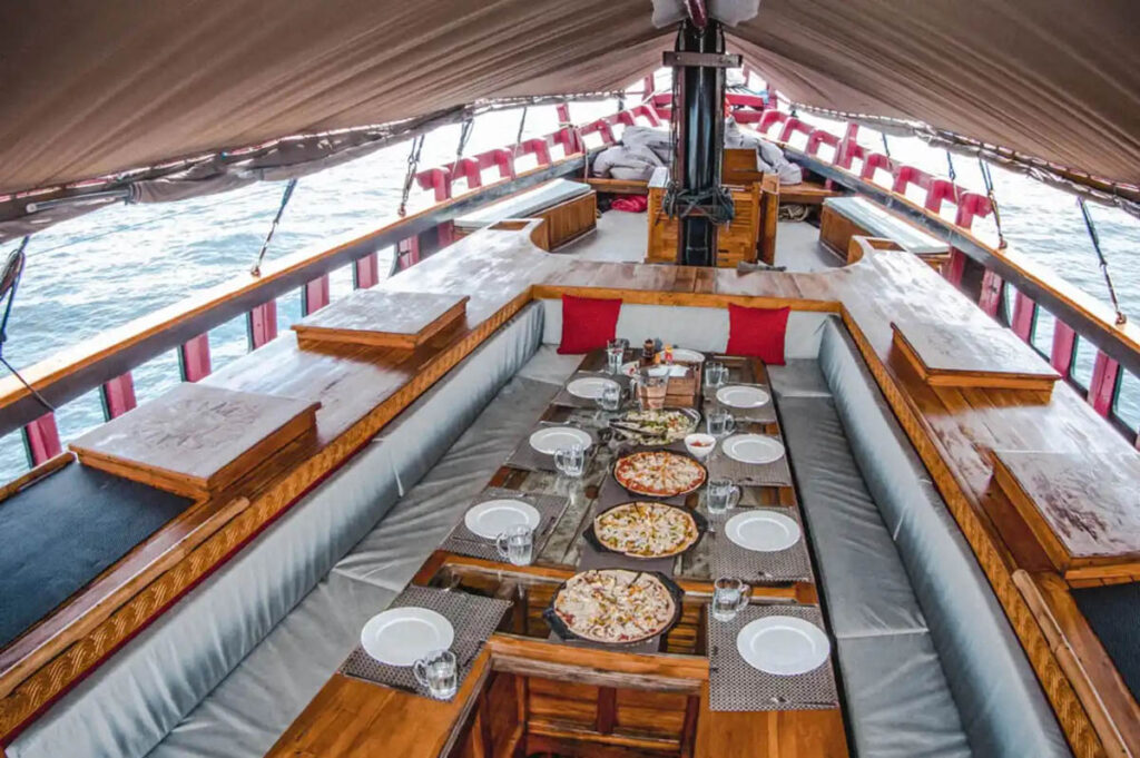 Calico Jack Liveaboard, Indonesia