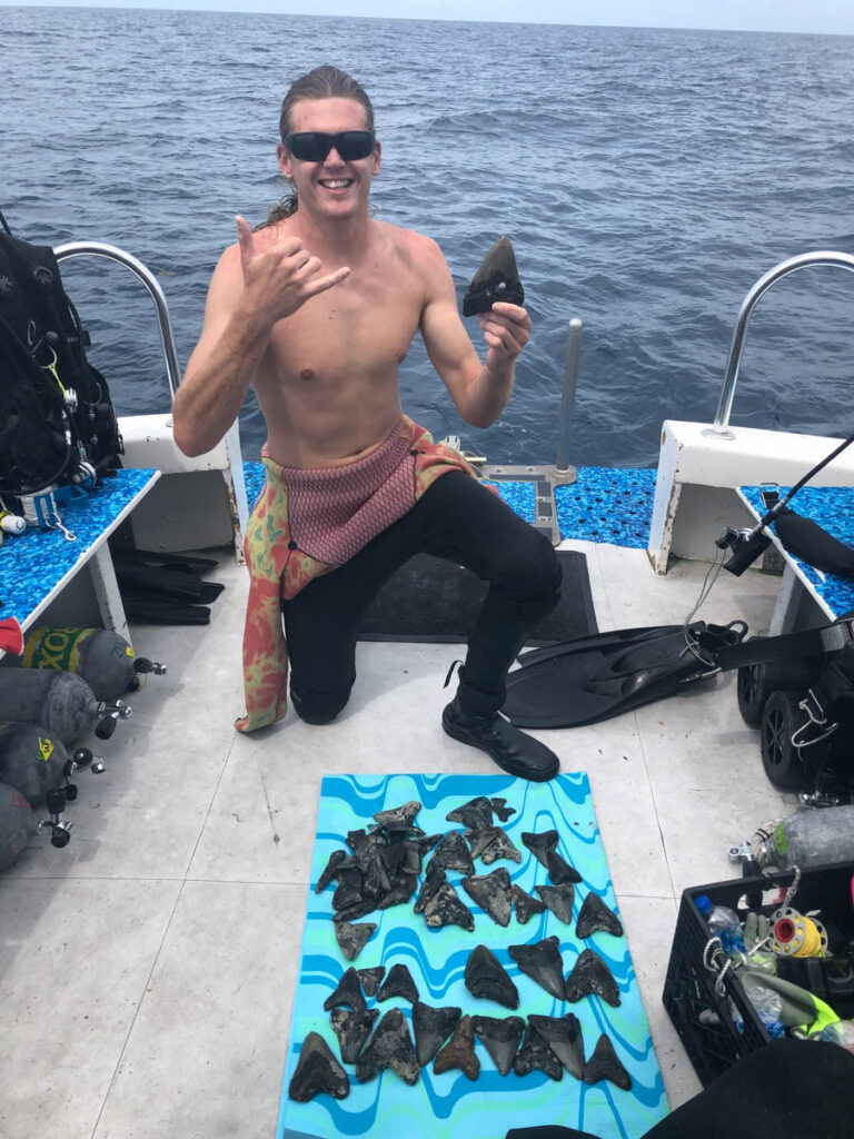 Diveheart Megalodon Tooth