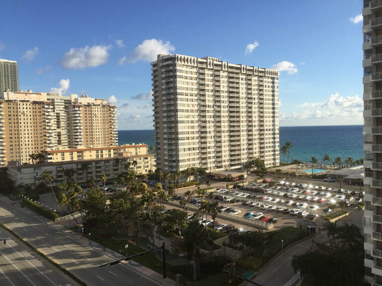 Diver Dies After Being Pulled Unresponsive From Water Off Hallandale Beach Hallendale Beach