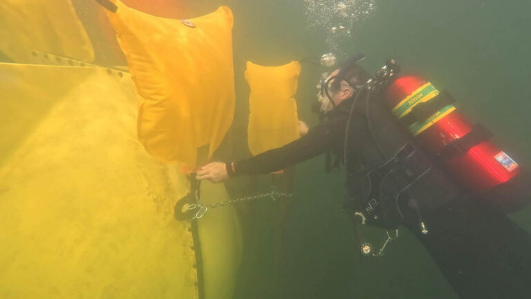 Scuttling the Sub, Mantaray 1 in Gullivers Lake, Hamilton Mantaray 1
