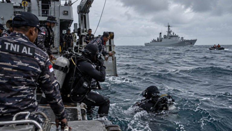 Navy Divers Reach Sunken Virgo Transport 8 as Search for 129 Missing Moves Underwater Indonesia Rescue