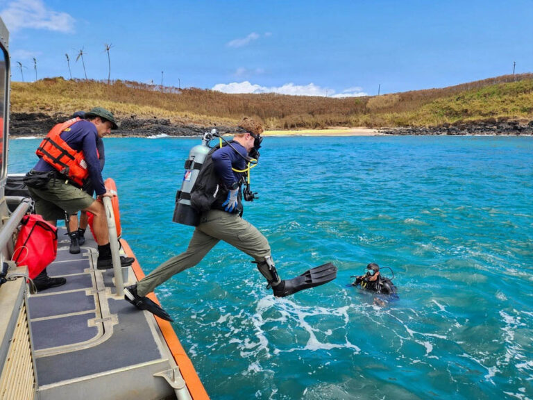 Coast Guard Divers Help Reopen Kauaʻi Harbors After Hurricane Lowell Restoration to ATON