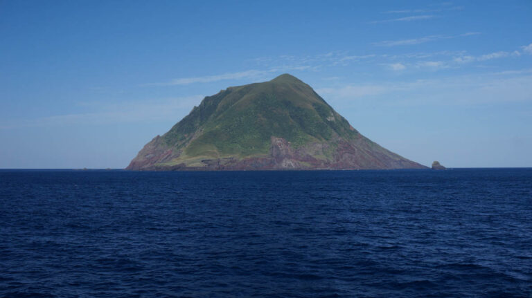 Eight Scuba Divers Rescued After Going Missing off Hachijō Island, Japan Hachijo-kojima, Japan